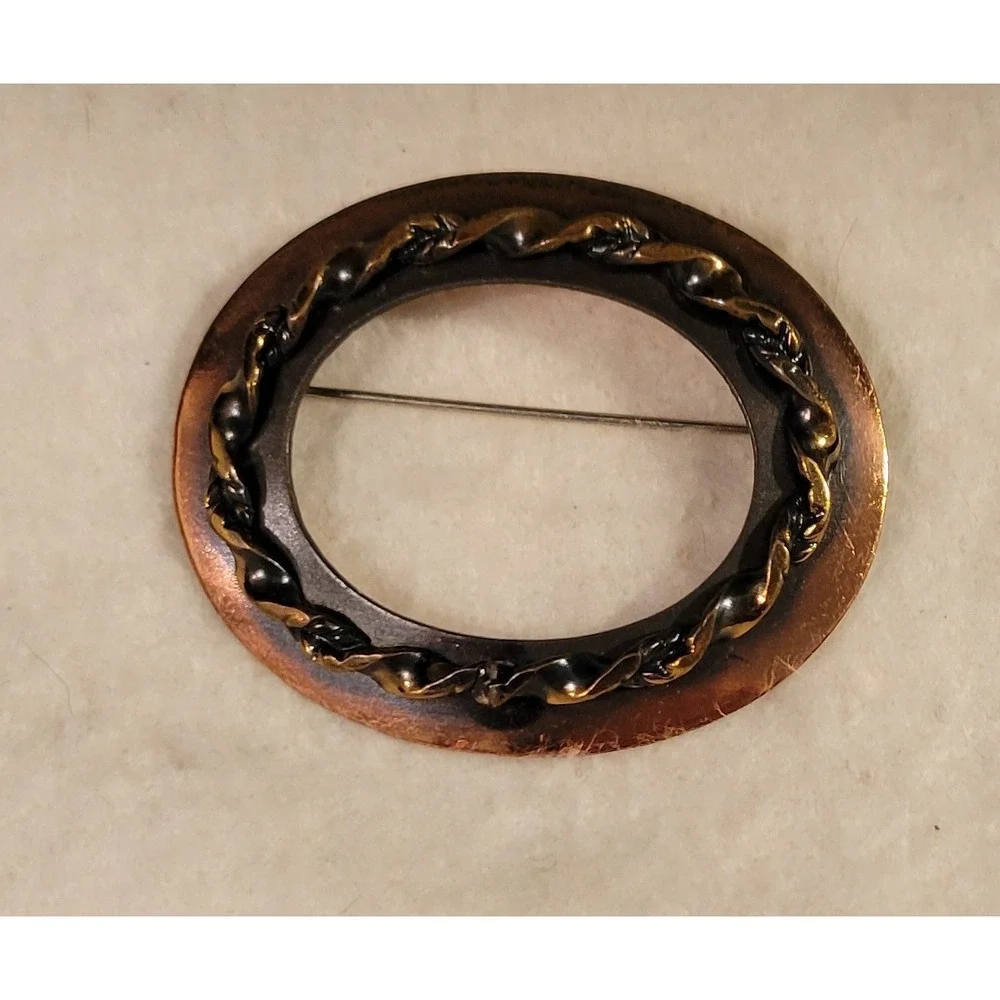 Vintage Copper Unsigned Oval Brooch With Rope Twist‎ Accent
